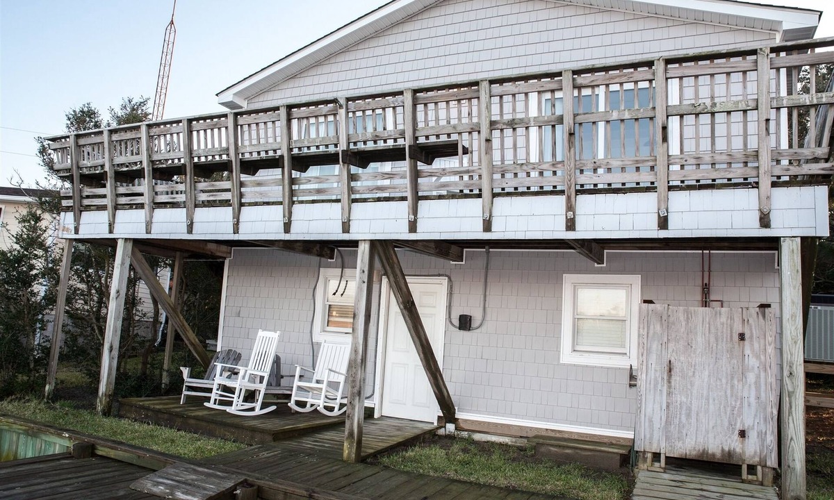 Hatteras Cottage | 2B/1BA Upstairs - 1B/1BA Downstairs - Cottage - Canafront - No Pets/No Smoking