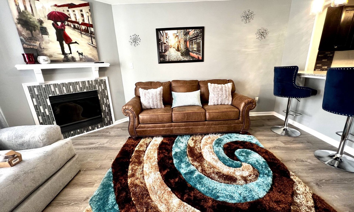 Piney Green House | 2bd 2.5 ba Sleeps 6 Luxury Townhome, Jacksonville NC. Close To Camp Lejeune