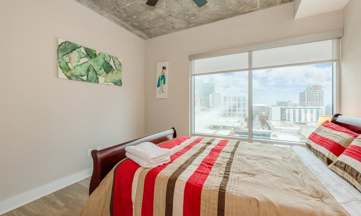 Second Ward Apartment | 2BR Furnished Apartment near Convention Center