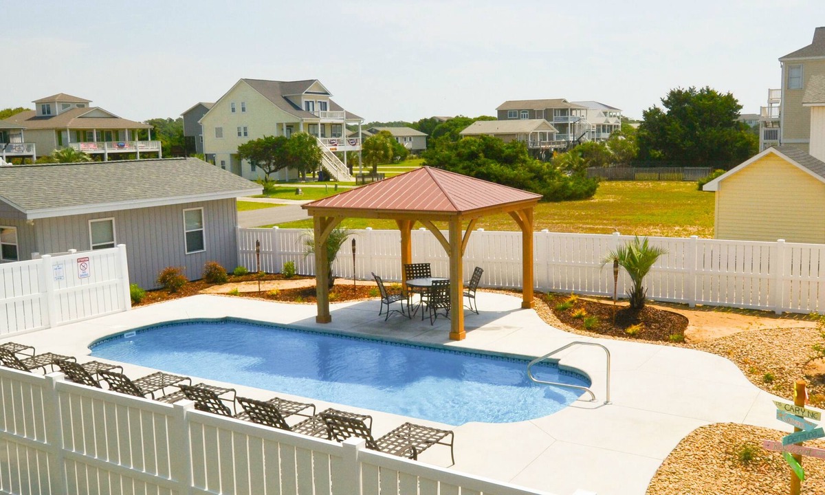 Long Beach House | 2nd Row, 6BR, 3BA, Huge Heated Pool, separate Cottage, Dog-Friendly