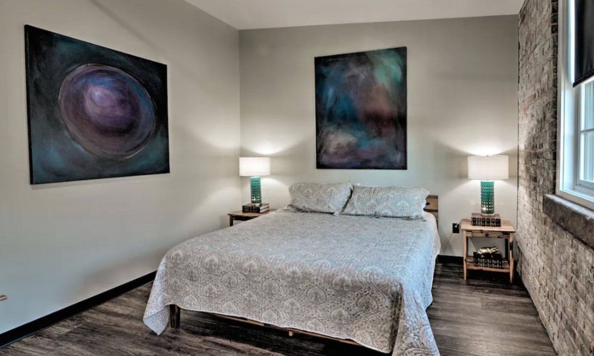 Hickory House | 2nd Street Inn Room #14