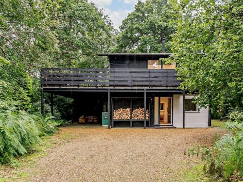 Beaulieu Cabin | 3 Bed in Brockenhurst oc-47431