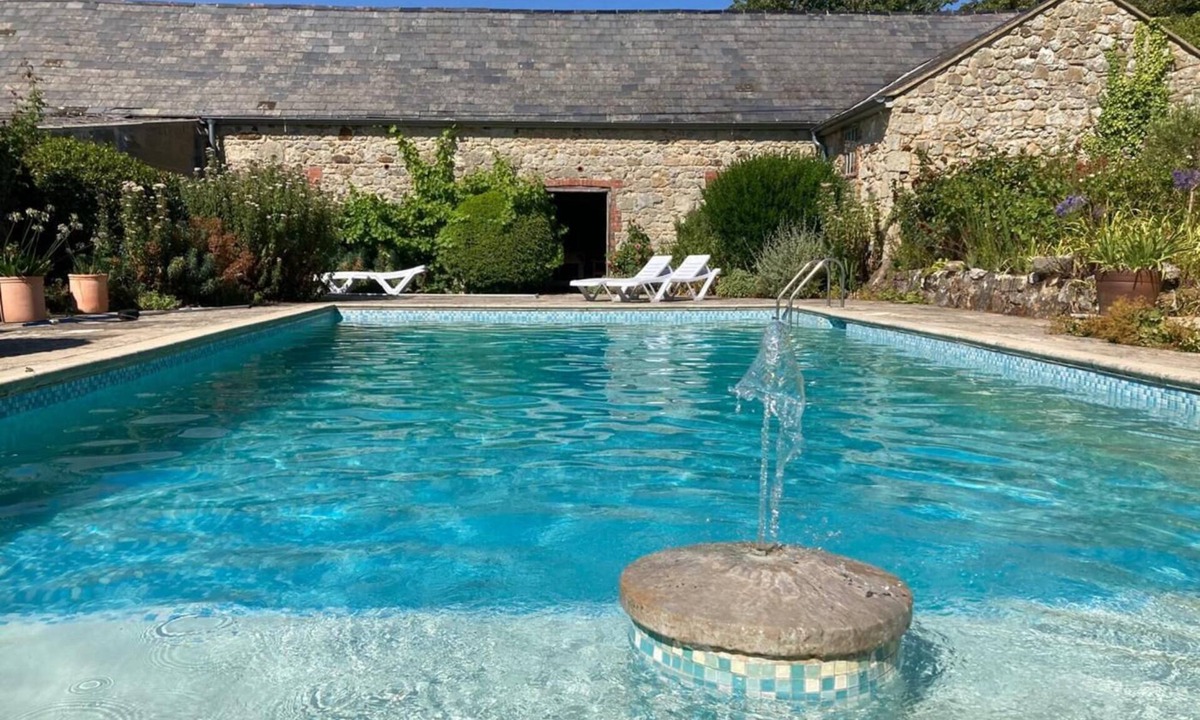 Ventnor Cottage | 3 Bed in Chale (oc-s30298)