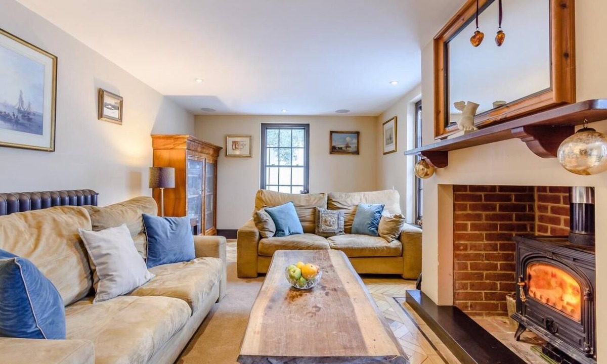 Faversham Cottage | 3 Bed in Faversham (oc-78880)