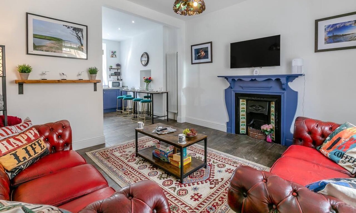 Helston Cottage | 3 Bed in Helston (oc-m33027)