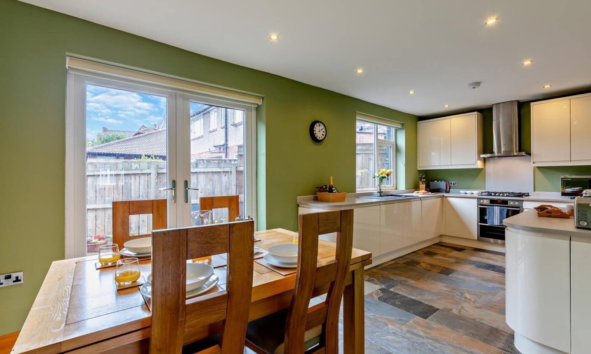 Tynemouth Cottage | 3 Bed in North Shields (oc-b29939)