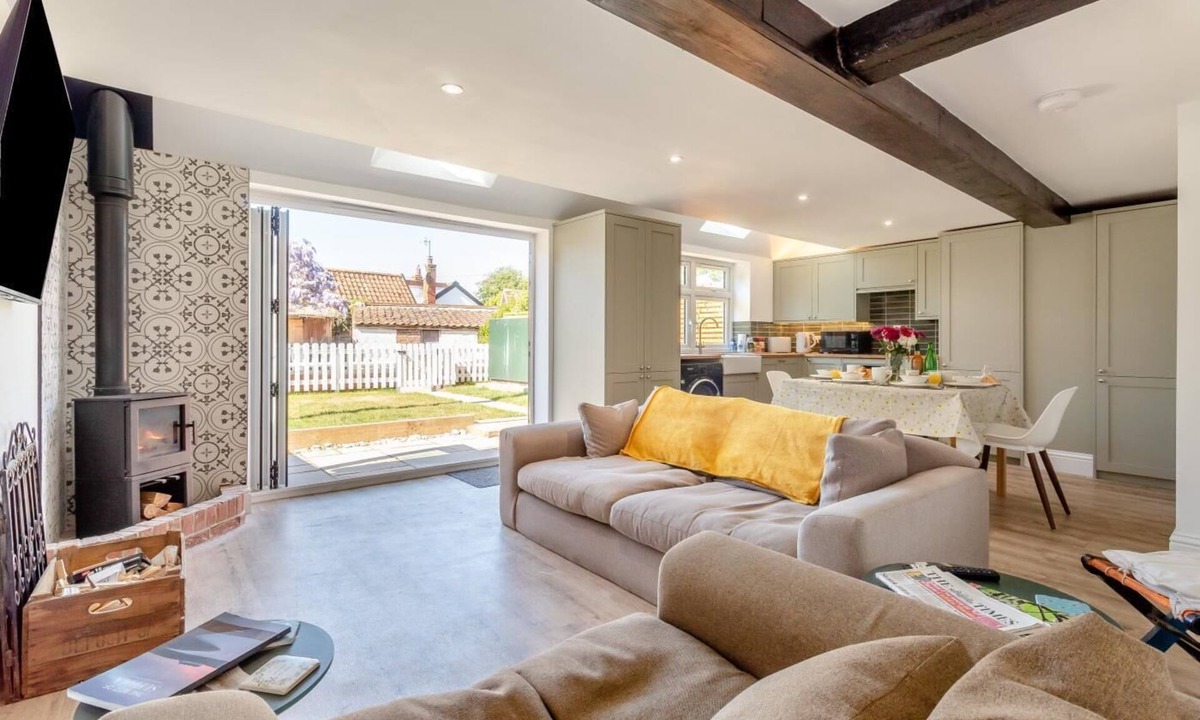 Westleton Cottage | 3 Bed in Westleton (oc-n32110)