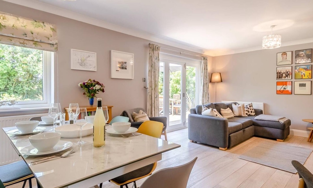 Westleton House | 3 Bed in Westleton (oc-egv)