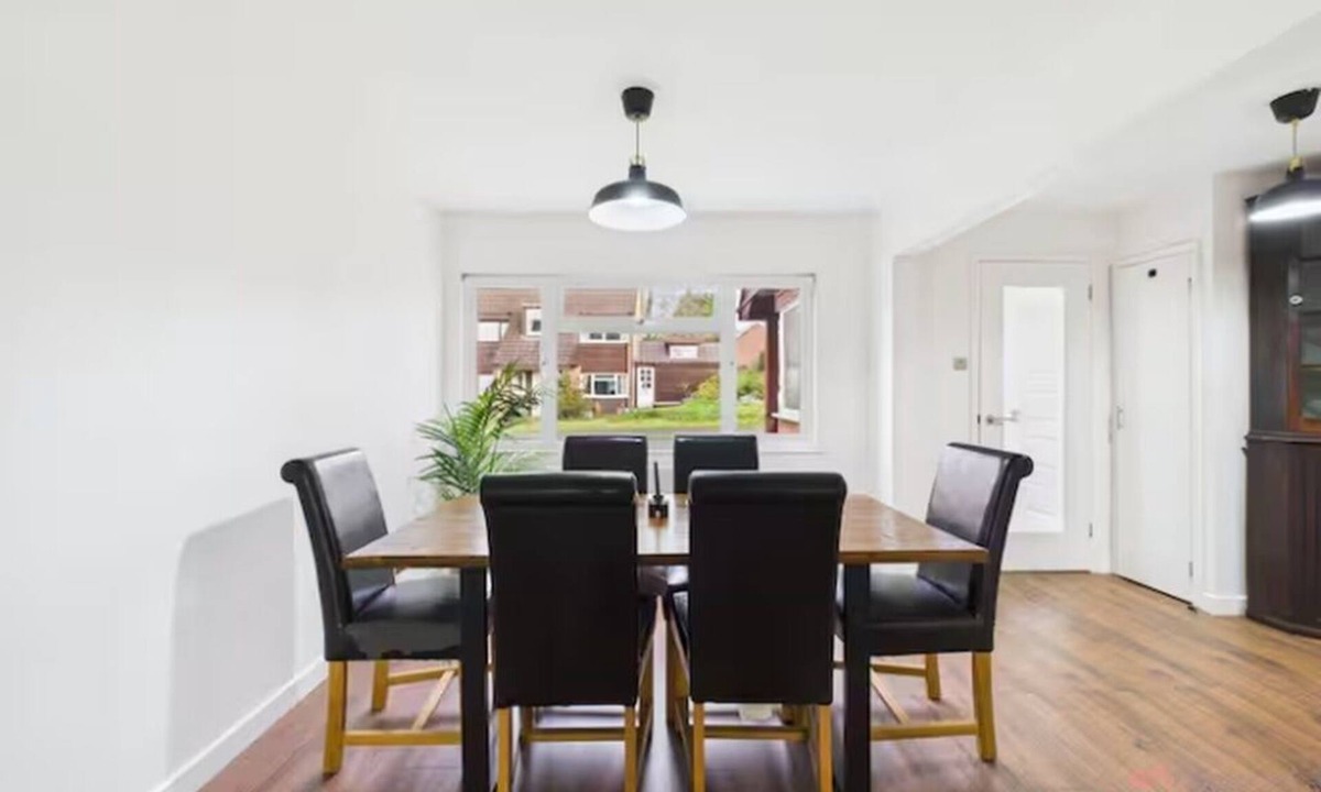 Reading House | 3-Bed Semi-Detached, Perfect for Work & Family