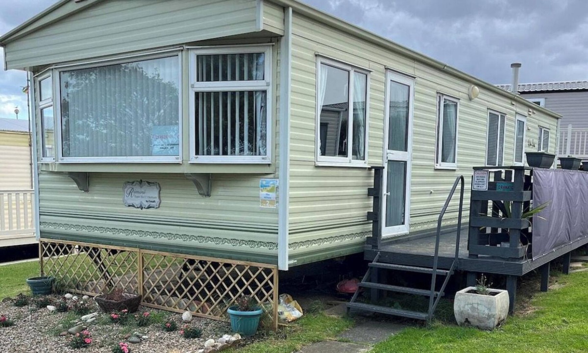 Reighton Cabin | 3 Bed - Sleeps 8 - Sea View - Pets - Parking