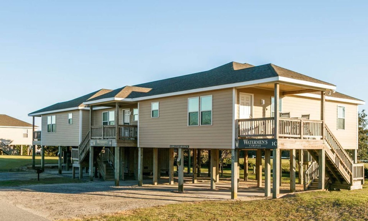 Waves Apartment | 3-bedroom, 2-bathroom apartment. Walk to beach and access to REAL Watersports