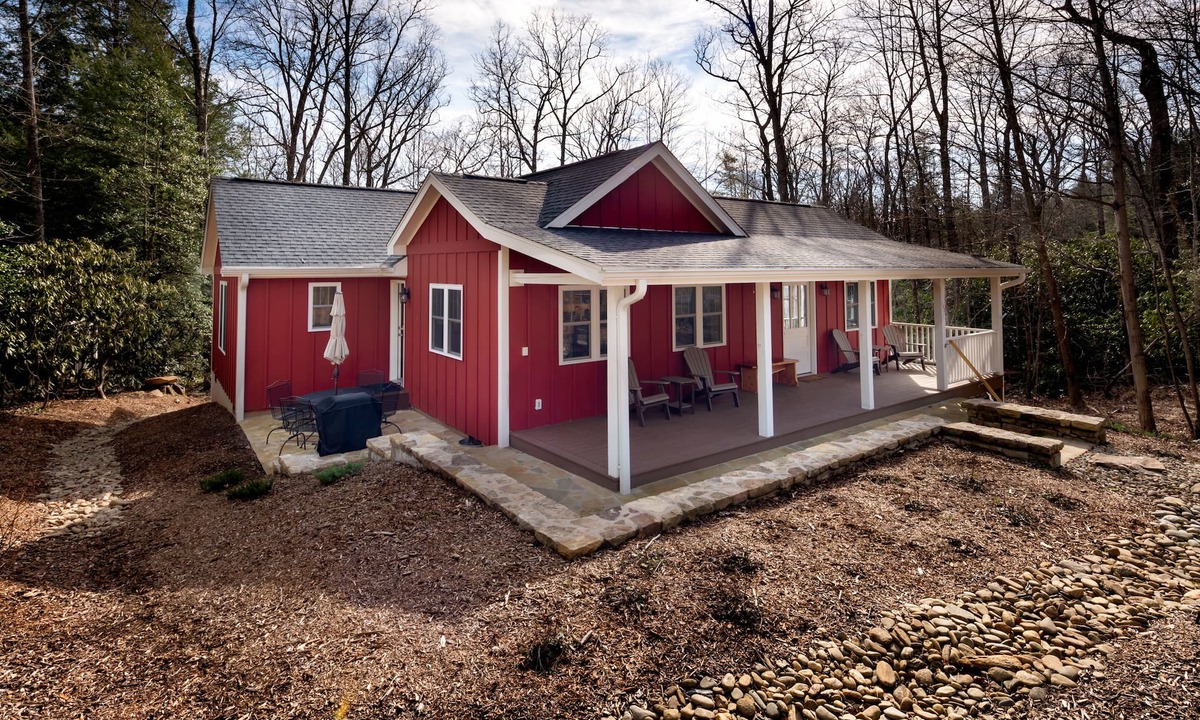 Montreat House | 3 bedroom 3 bath cottage near Montreat campus & 5 minutes to Black Mountain