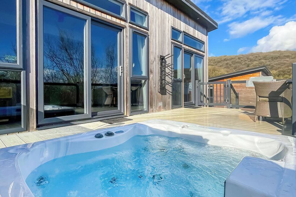 Cheddar Ski Chalet | 3 bedroom accommodation in Cheddar