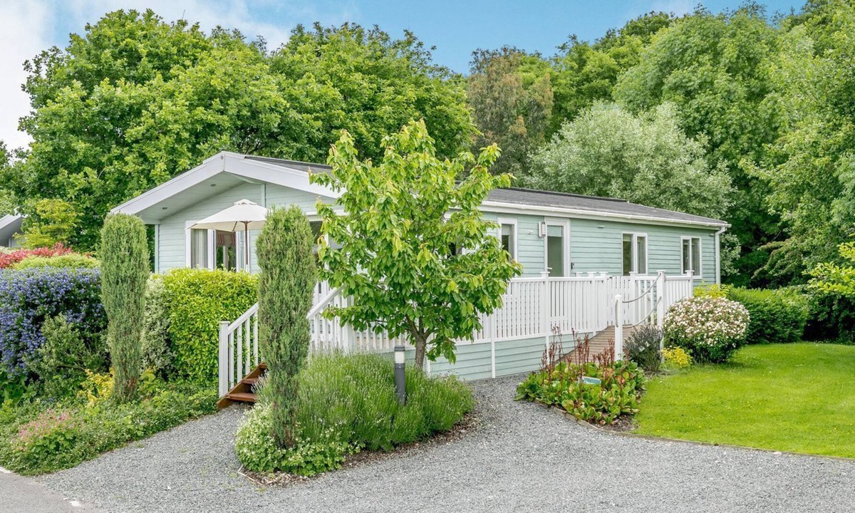 Willington Cottage | 3 bedroom accommodation in Mercia Marina, Willington