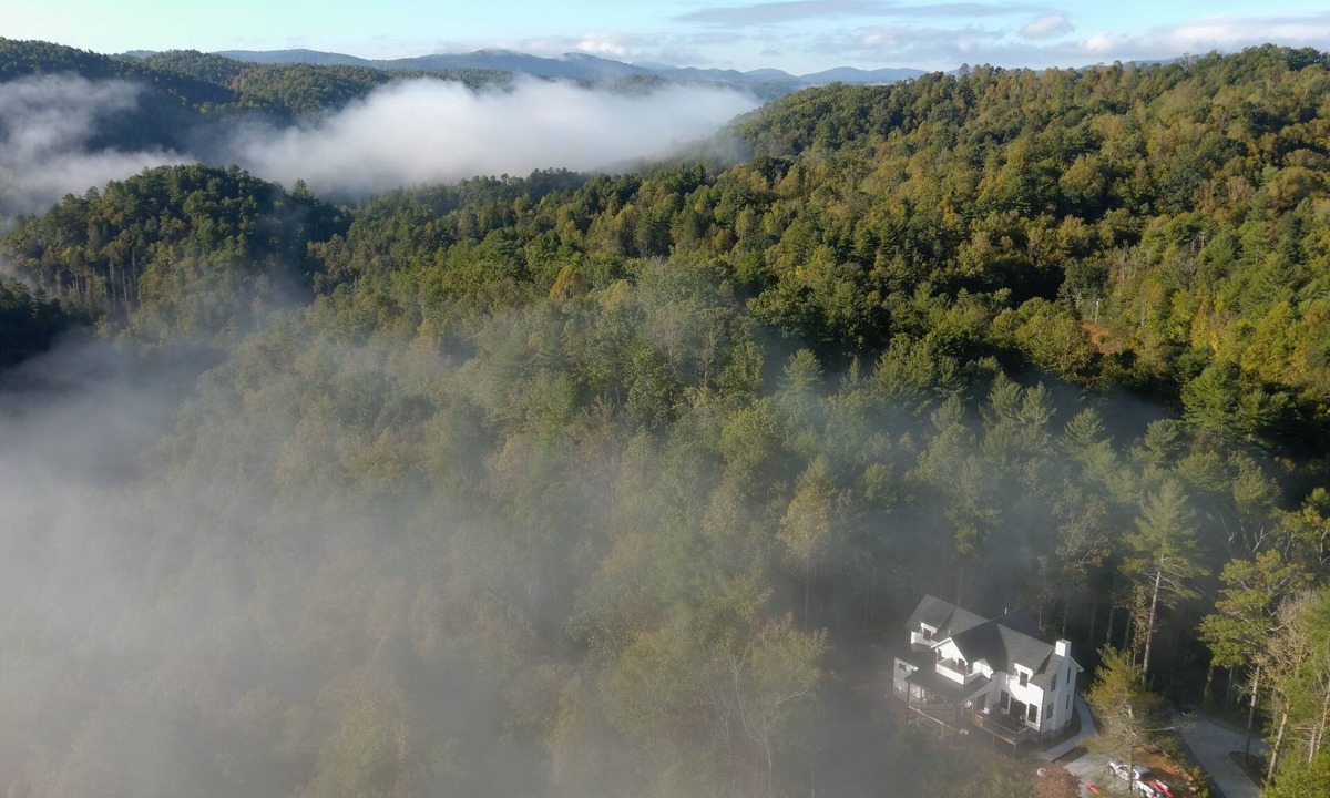 Flat Rock House | 3 bedroom private vacation home in flat rock