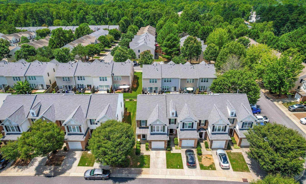 Northwest Raleigh House | 3-bedroom Raleigh Townhome near RDU, RTP, Crabtree Valley Mall and Brier Creek