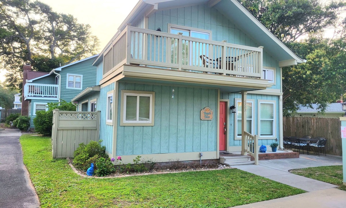 Ash House | 3-bedroom vacation home steps to North Myrtle Beach Beaches
