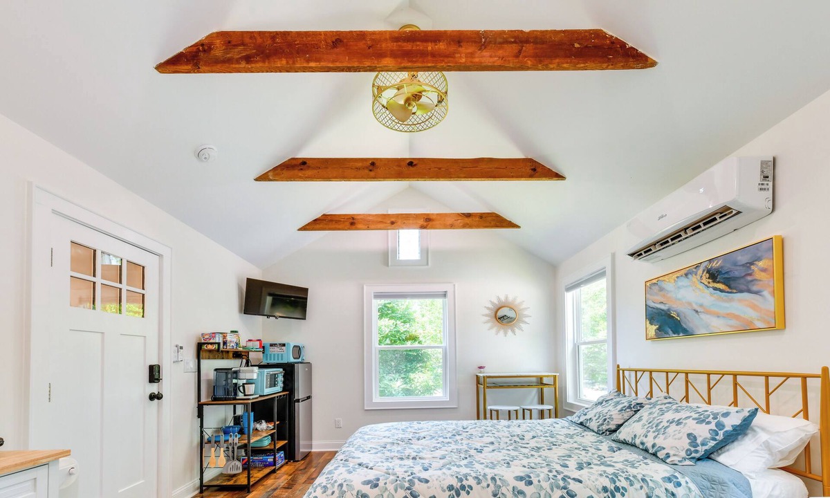 Winston - Salem Apartment | 3 Mi to Dtwn Winston-Salem: Studio on Miller Park!