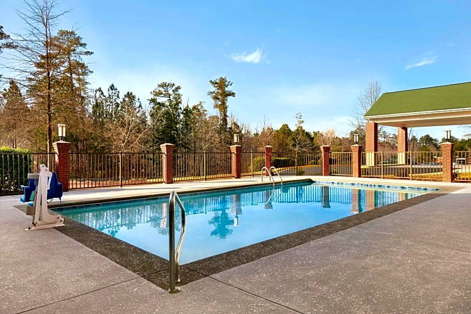 Southwest Raleigh Hotel | 3-Star Hotel ∙ Four Points by Sheraton Raleigh Arena