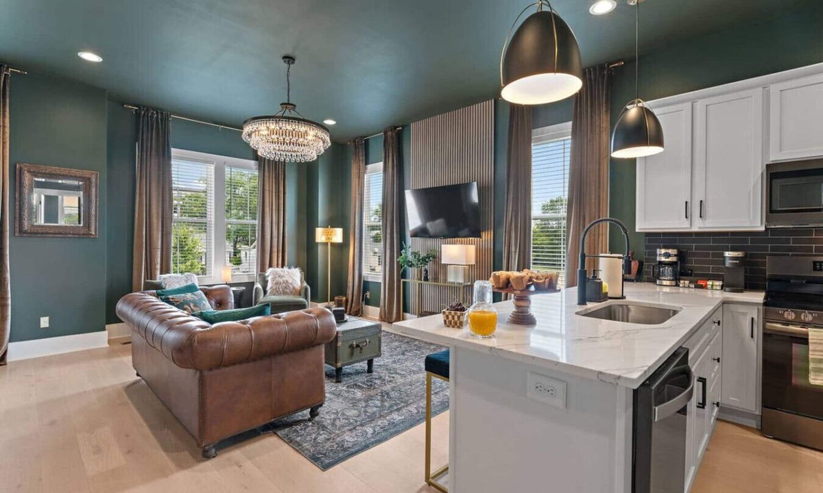 Haynes Area House | 3 Story w/Rooftop + Game Room