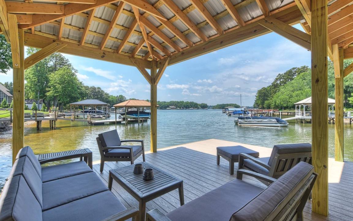 Huntersville House | 353 m² House ∙ 5 bedrooms ∙ 11 guests