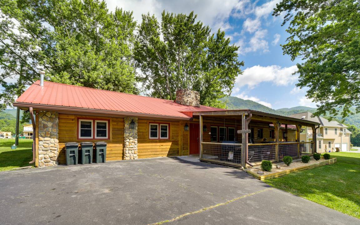 Maggie Valley House | 371 m² House ∙ 5 bedrooms ∙ 15 guests