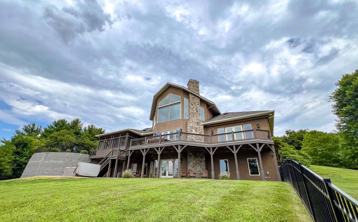 Lansing House | 392 m² House ∙ 4 bedrooms ∙ 14 guests