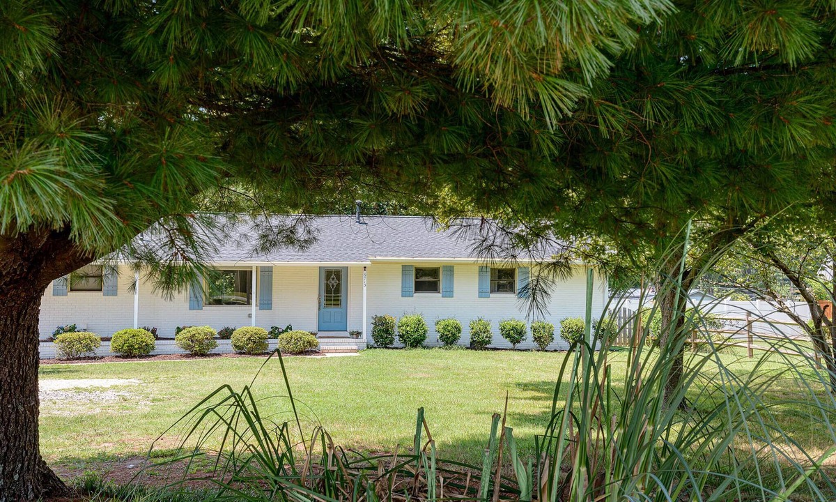 Cornelius House | 3Bed/2Bath home with new interior design, & backyard Oasis. Minutes to the lake!
