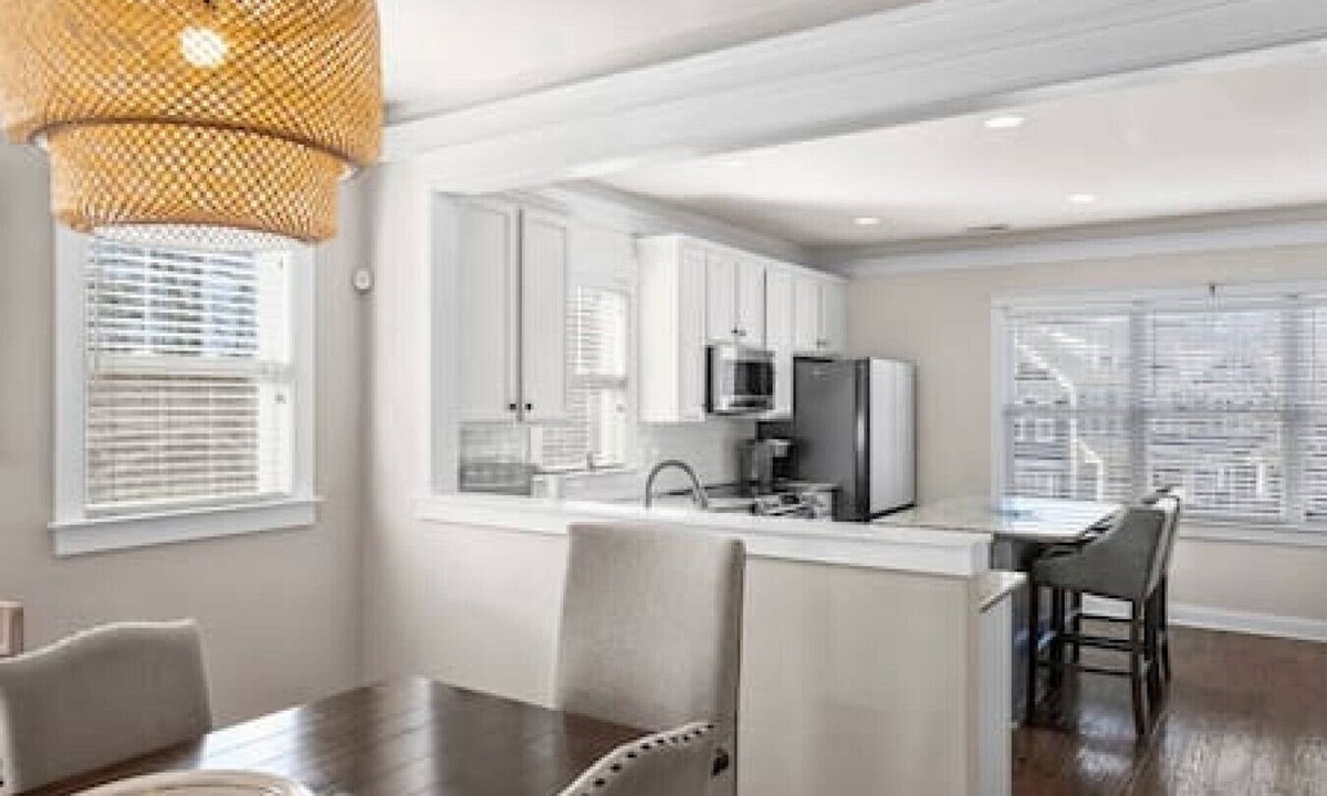 Wesley Heights House | 3BR/3.5bath Uptown Aloft house.