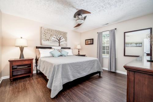 James City House | 3BR Home with Smart TVs in Every Room, King Suite & Pool Table
