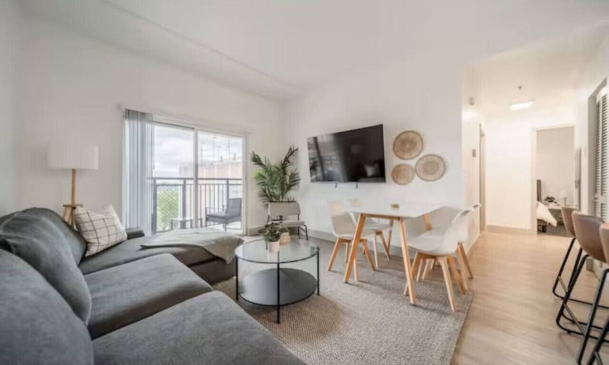 Charlotte Center City Apartment | 3BR Modern Apt Central Location w/Wifi & Fitness