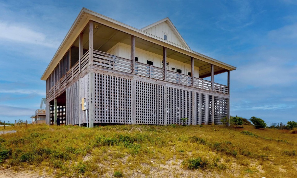 Carova Beach House | 3BR ocean-view home with beach access & large deck