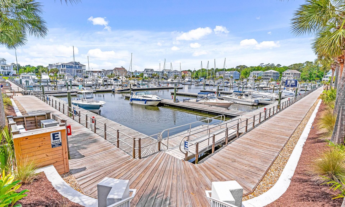 St. James Condo | 3rd-floor condo with marina & Intercoastal Waterway views, porch, W/D, & AC