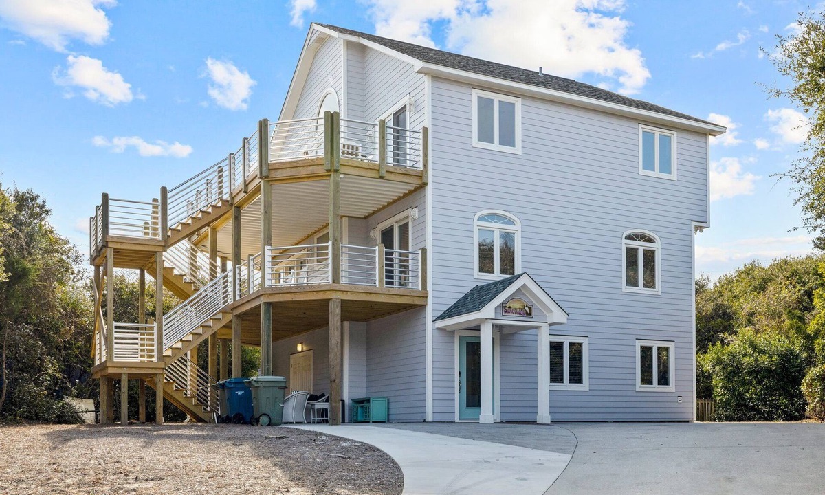 Emerald Isle House | 3rd Row Oceanview,Private pool,hot tub,pet friendly,very short walk to beach