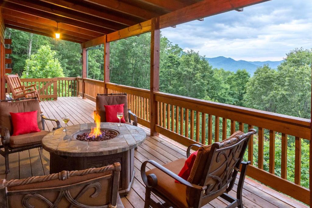 Sylva House | 4 Bed 4 Bath Vacation home in Sylva