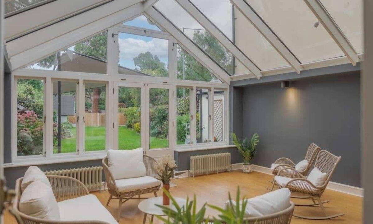 Old Windsor House | 4 Bed Family Home In Windsor - By Tempstay