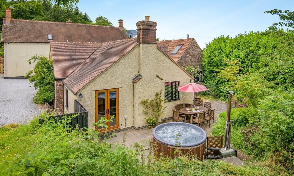 Nether Stowey Cottage | 4 Bed in Nether Stowey (oc-c30195)