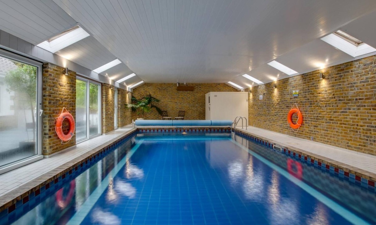 Ovingdean House | 4 Bed in Ovingdean (oc-bbvale)