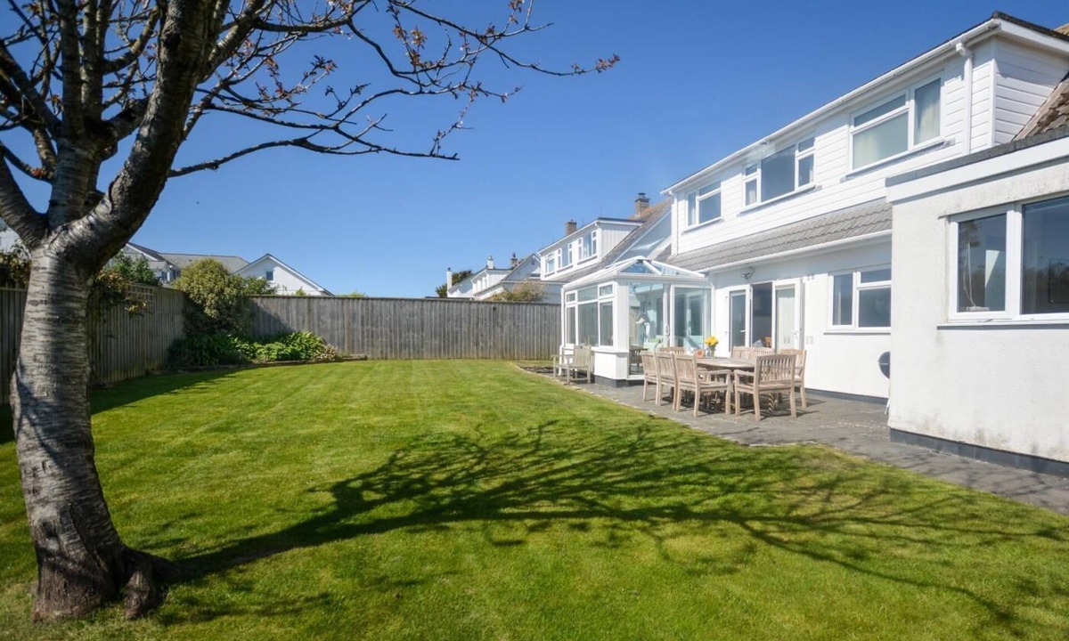 Constantine Bay Cottage | 4 Bed in Padstow (oc-p00425)
