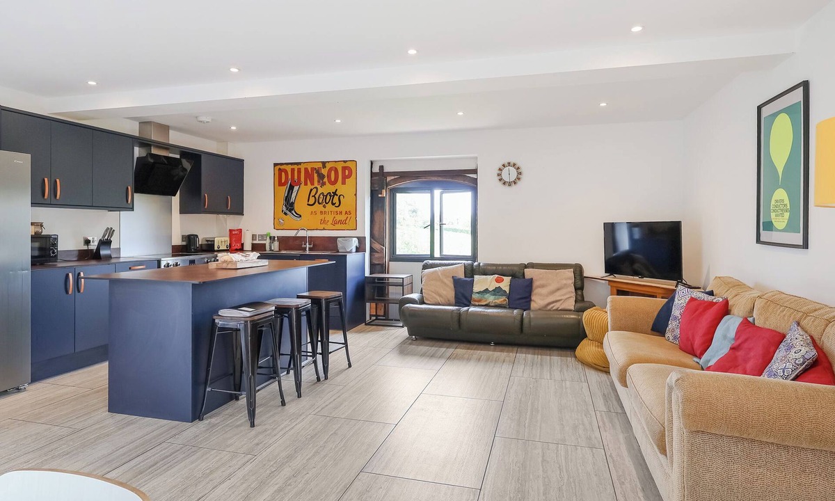Huntley Cottage | 4 bedroom accommodation in Gloucester