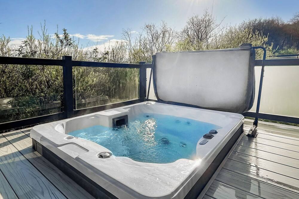 Cheddar Ski Chalet | 4 bedroom accommodation in Cheddar