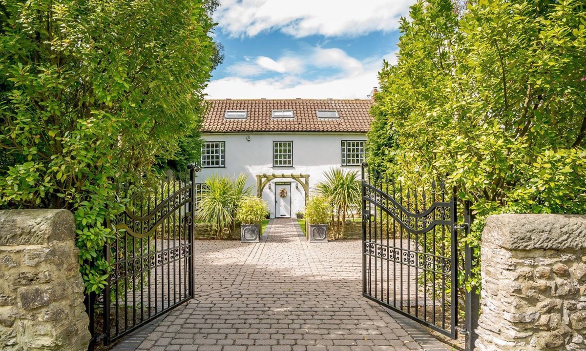 Seaham Cottage | 4 bedroom accommodation in Hawthorn, near Seaham