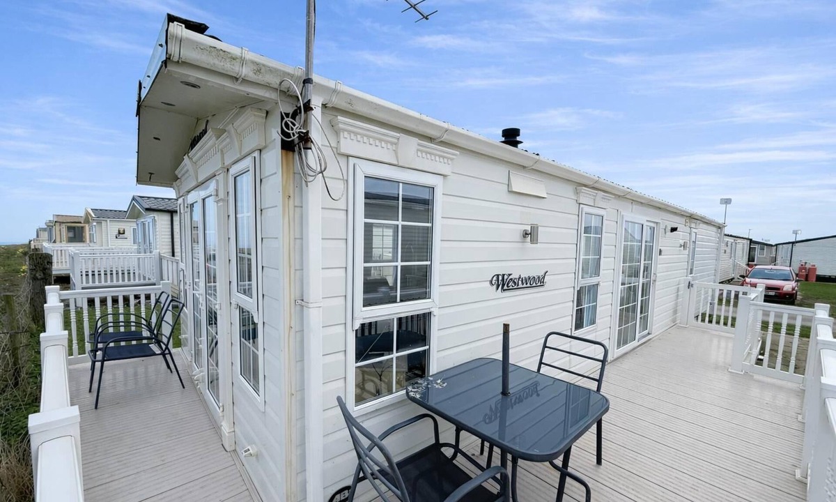 Barmston House | 4 berth caravan with full sea view at Barmston Beach Holiday Park ref 62047O