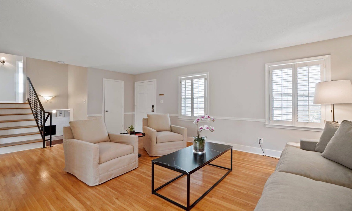 SouthPark House | 4 BR at Park Road - Four Bedroom House, Sleeps 10