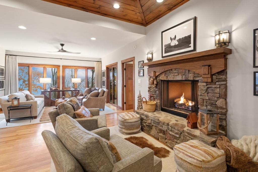 Boone House | 4 Pines