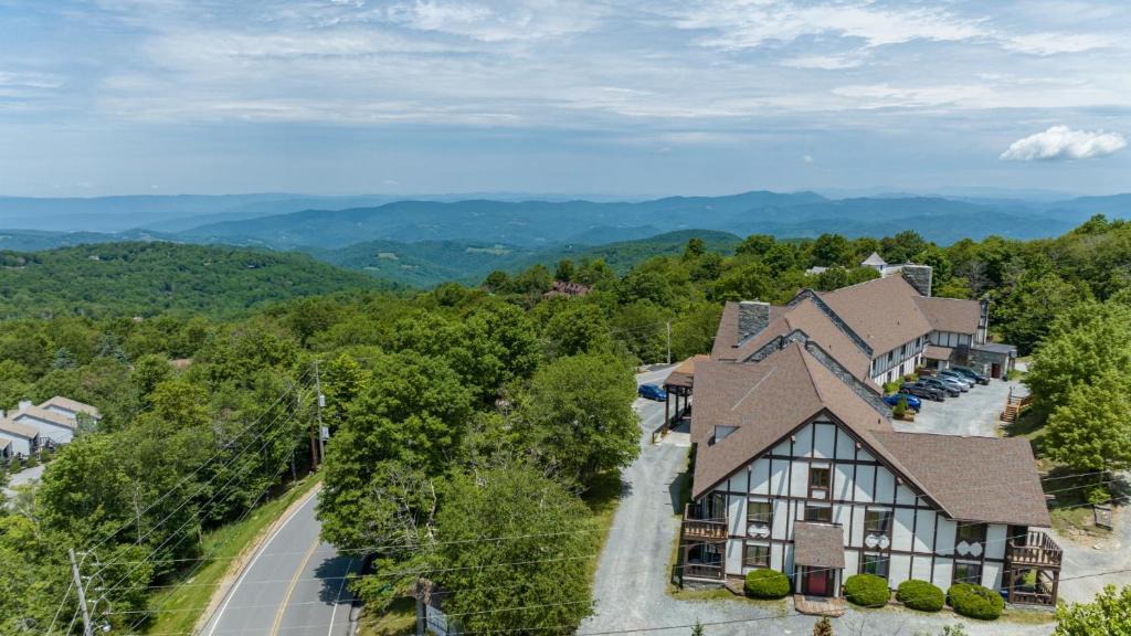 Beech Mountain Hotel | 4 Seasons at Beech Mountain