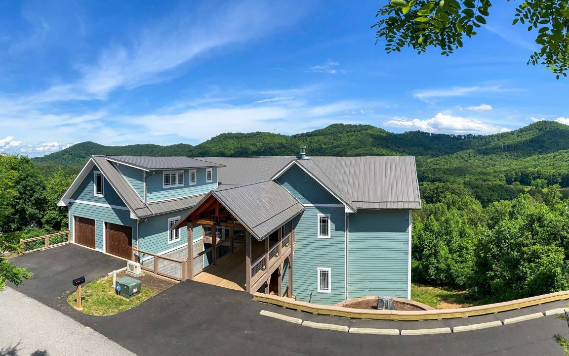 Candler House | 427 m² House ∙ 5 bedrooms ∙ 14 guests