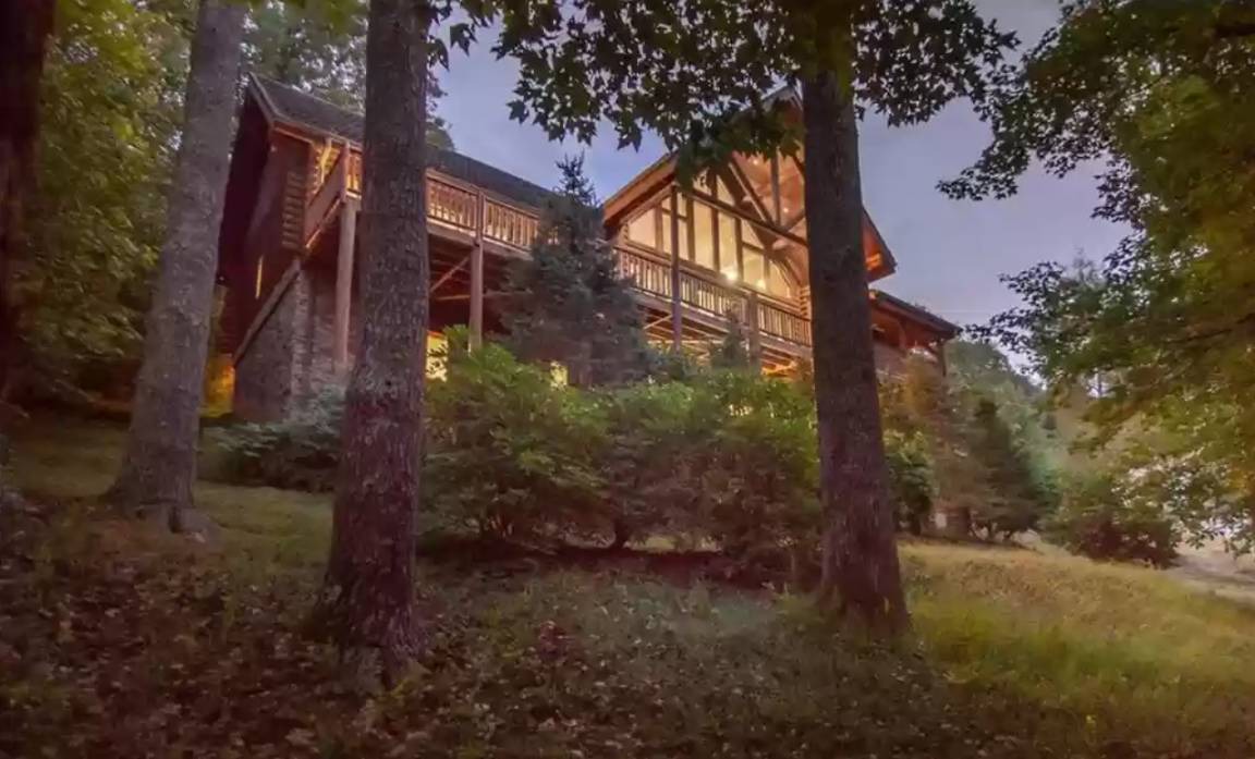 Blowing Rock Cabin | 429 m² Cabin ∙ 4 bedrooms ∙ 12 guests