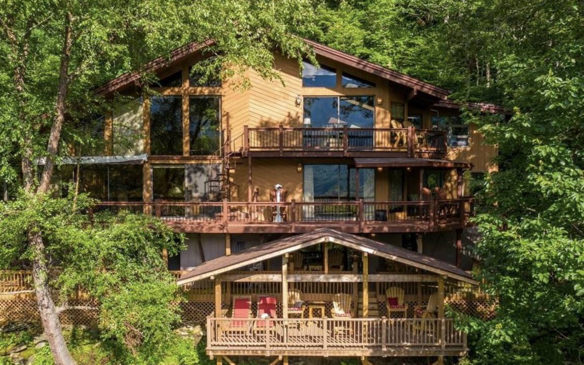 Burnsville House | 436 m² House ∙ 5 bedrooms ∙ 10 guests