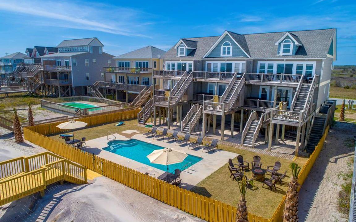 North Topsail Beach House | 438 m² Maisonette ∙ 12 bedrooms ∙ 36 guests